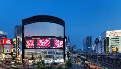 西武新宿駅前「大型ユニカビジョン」に当アカデミーの庄司名美が出演します！